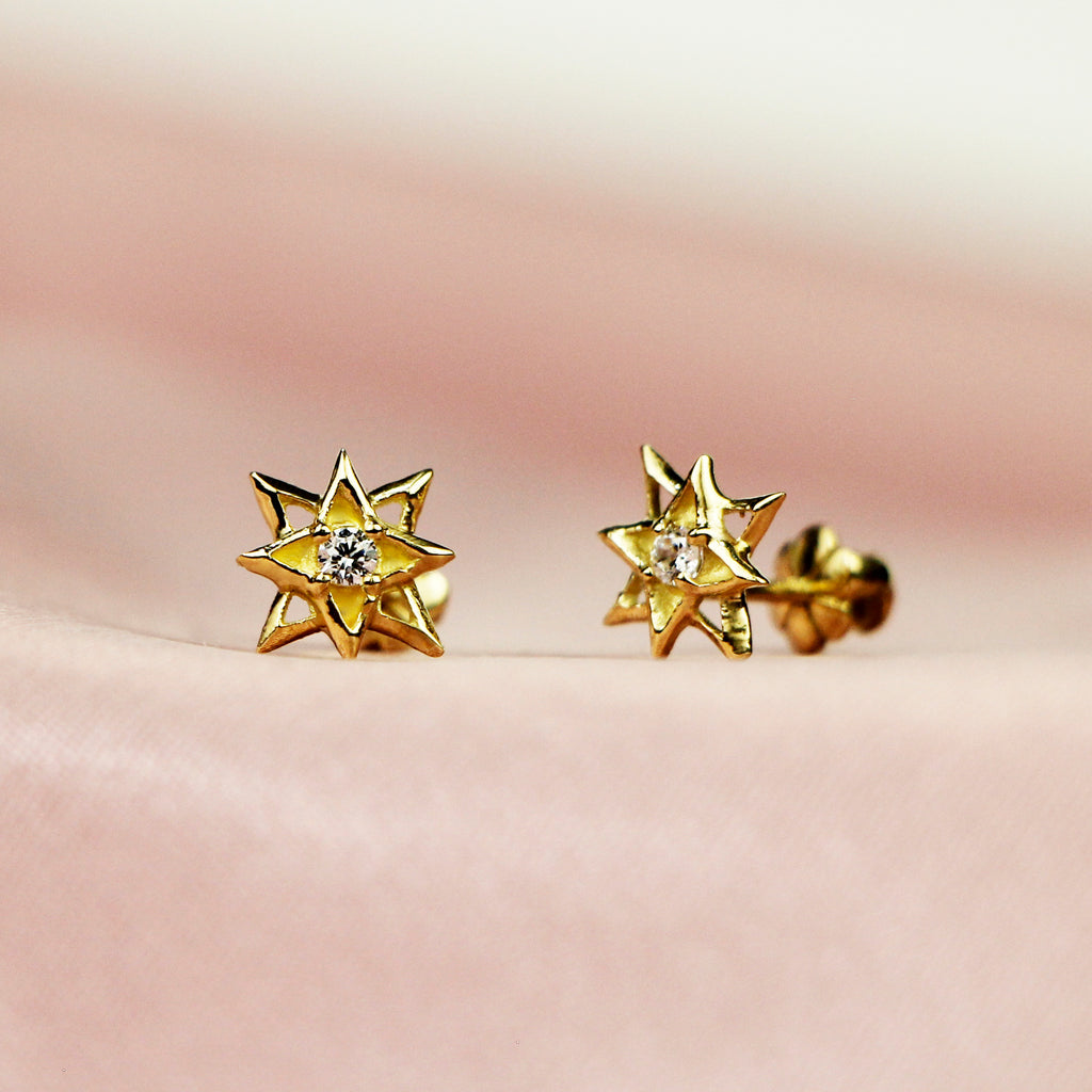 Arete "Aldana Star" en oro amarillo de 18K, hechos a mano